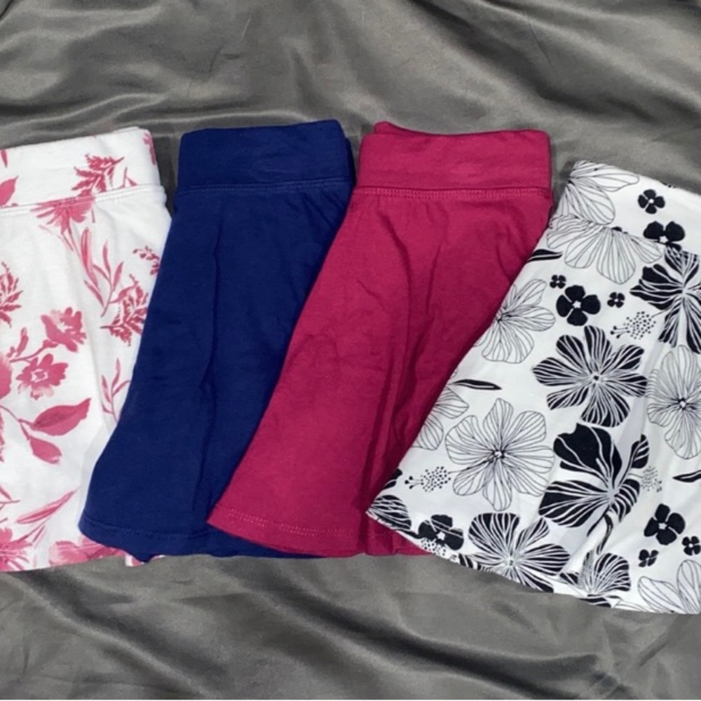 Girls skirt bundle with attached shorts Size S